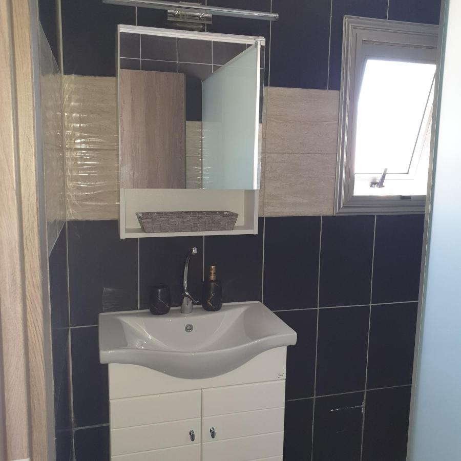 Ahoy Deluxe Apts Apartman Ajía Nápa Kültér fotó